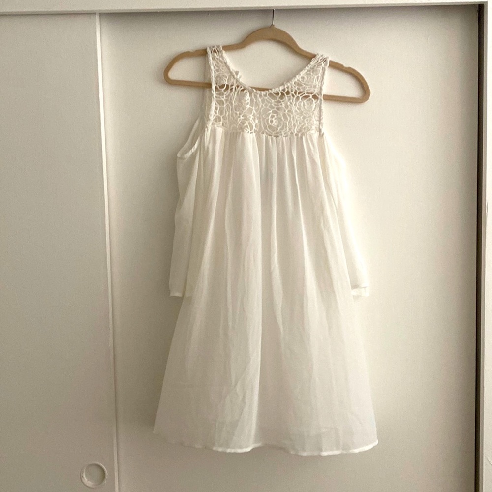 Bring your extra small Summer dress  above your knee! Brand-new